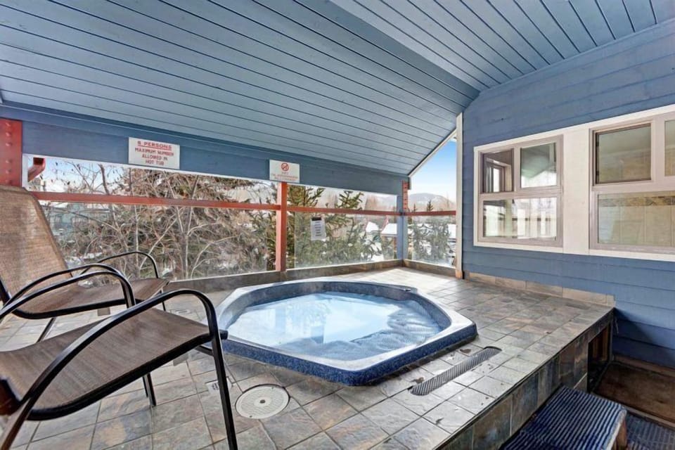Condo (Breck_River_Mtn_Lodge_4bd) | Spa