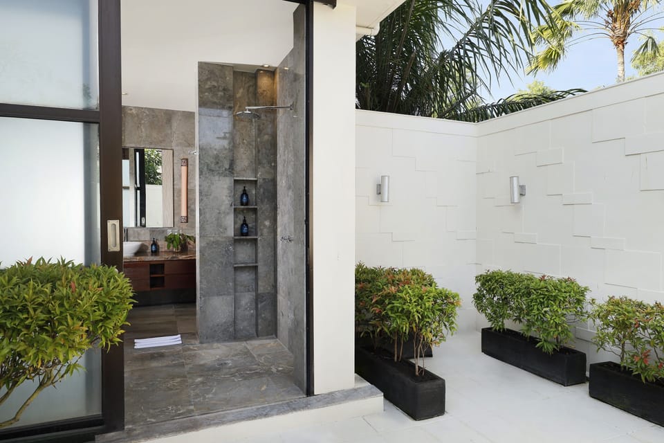 4 Bedroom Pool Villa | Bathroom | Rainfall showerhead, free toiletries, hair dryer, slippers