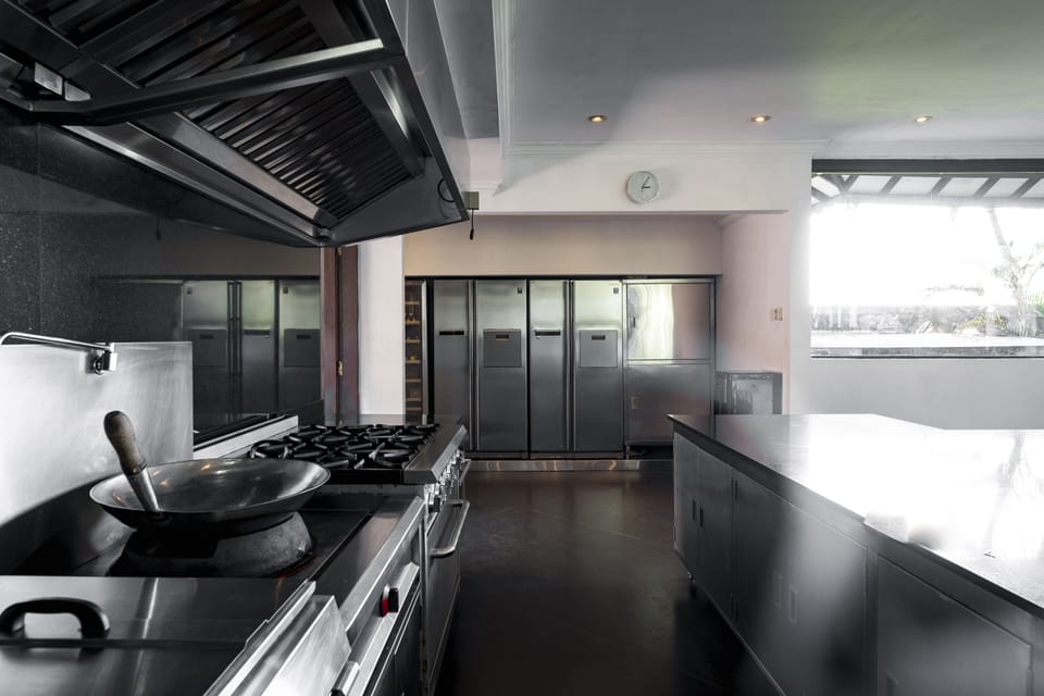 Full-size fridge, microwave, stovetop, electric kettle