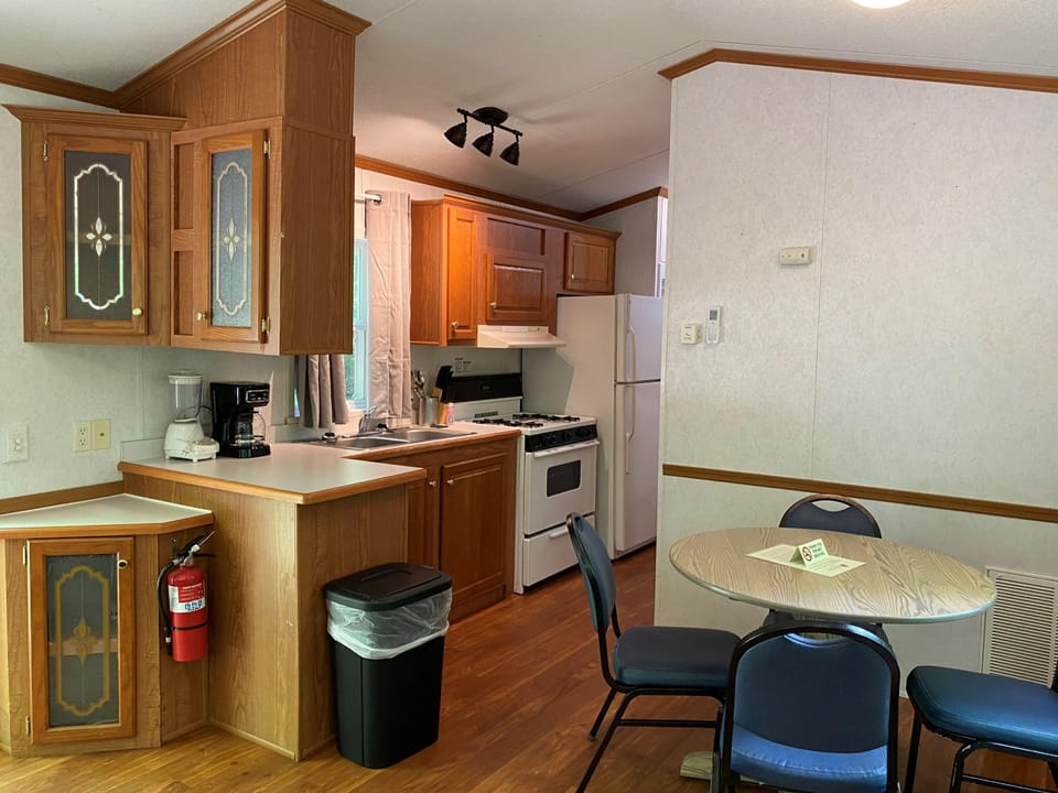 Mobile Home, 1 Bedroom | Private kitchen