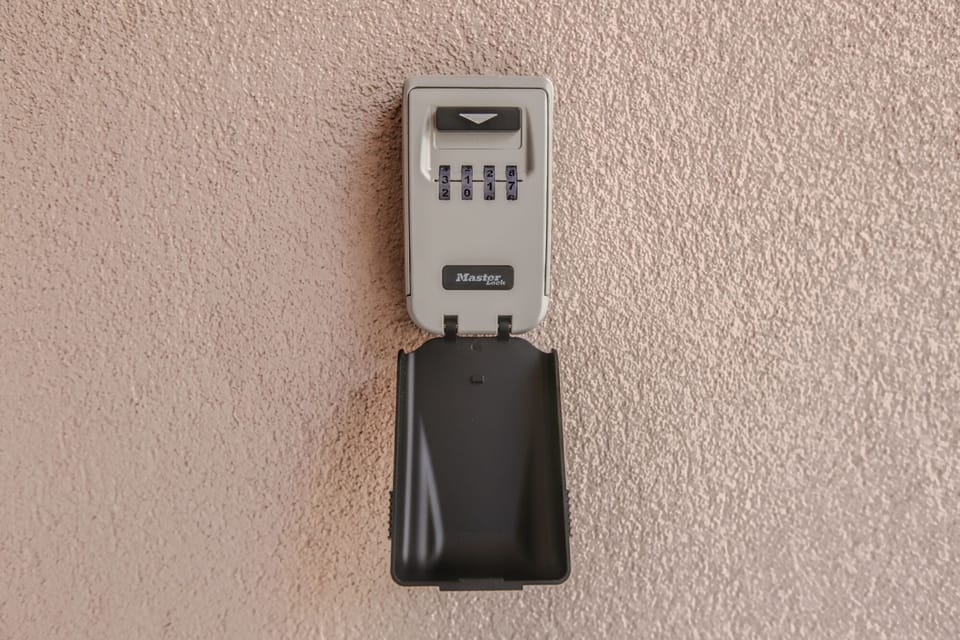 Luxury Apartment | Room amenity