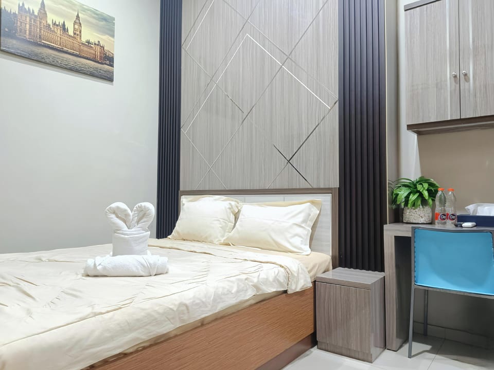 Deluxe Double Room | Desk, WiFi (free), bed sheets
