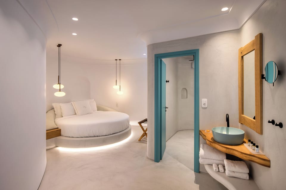 Executive Two Bedroom Suite with Outdoor Jetted Tub | Egyptian cotton sheets, premium bedding, free minibar items