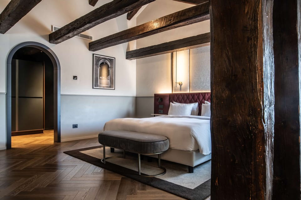 Junior Suite | Premium bedding, down comforters, memory foam beds, minibar