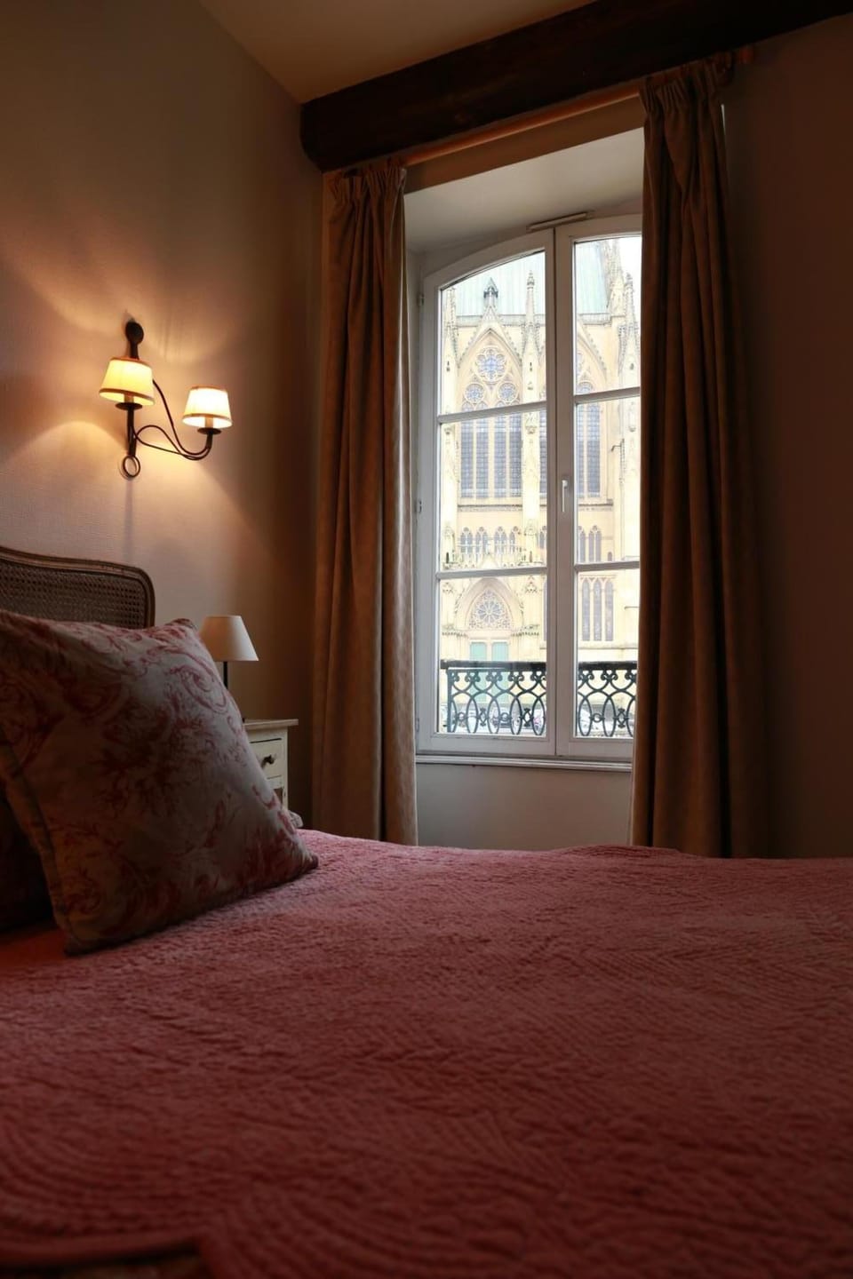 Soundproofing, iron/ironing board, free WiFi, bed sheets