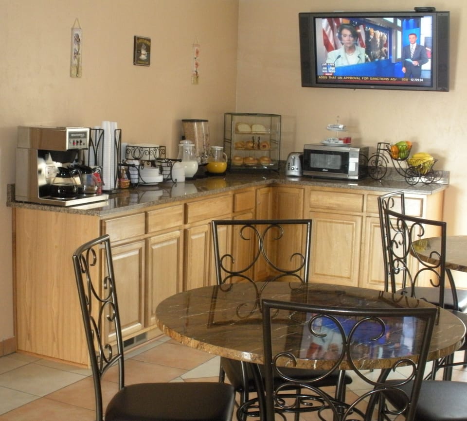 Free daily continental breakfast