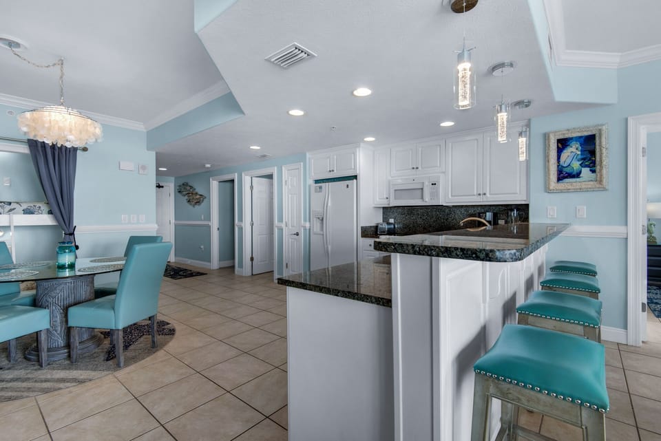 Condo, Multiple Beds, Private Pool | Private kitchen | Fridge, microwave, oven, stovetop