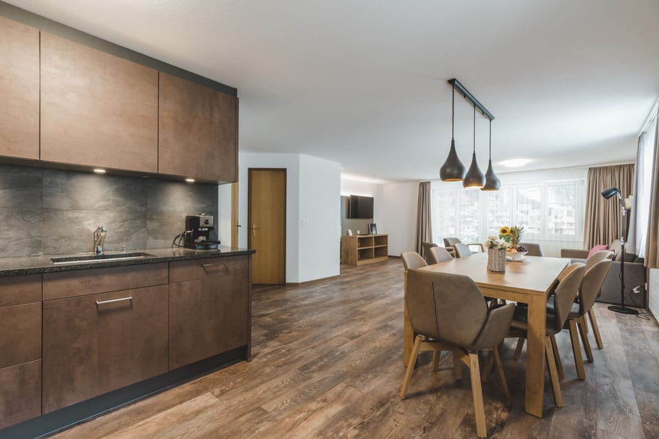 Apartment, 3 Bedrooms, Mountain View (Matterhorn) | Living area | 32-inch LCD TV with cable channels, TV