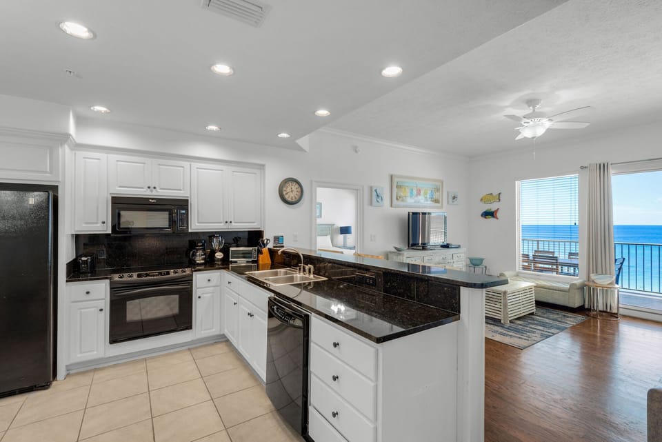 Condo, Multiple Beds, Pool Access, Ocean View | Private kitchen | Fridge, microwave, oven, stovetop