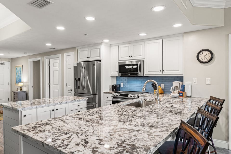 Condo, Multiple Beds, Private Pool | Private kitchen | Fridge, microwave, oven, stovetop