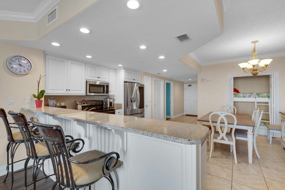 Condo, Multiple Beds, Pool Access | Private kitchen | Fridge, microwave, oven, stovetop