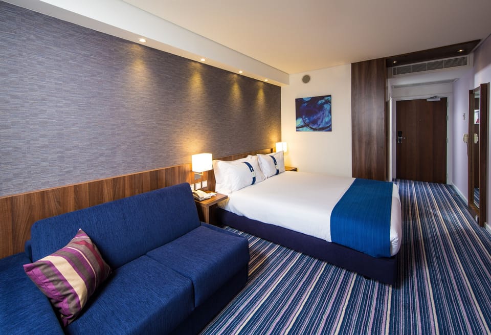Standard Room, 1 Double Bed with Sofa bed (Free Breakfast) | In-room safe, desk, soundproofing, cribs (free)