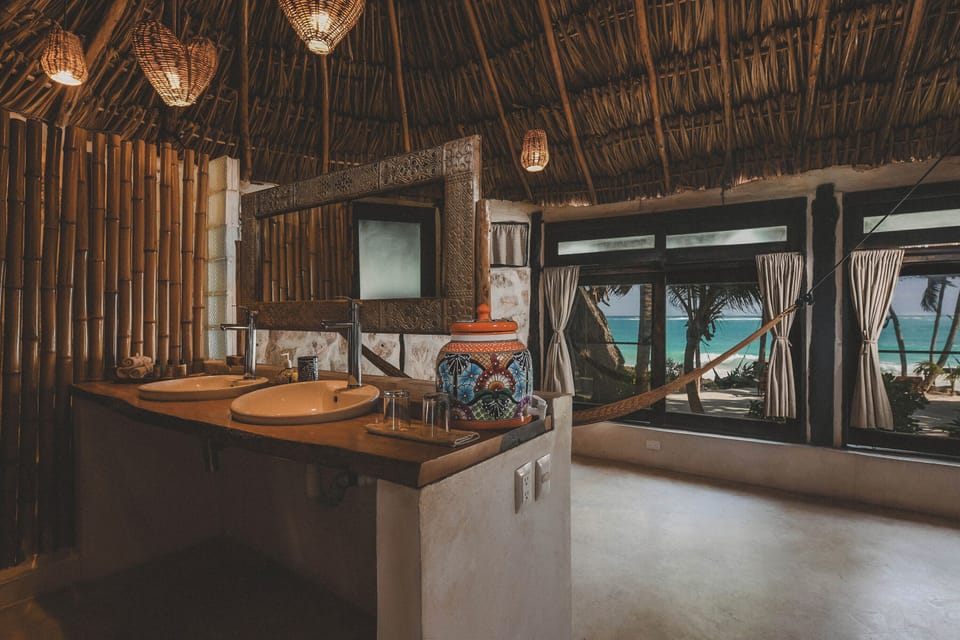 Shower, free toiletries, towels