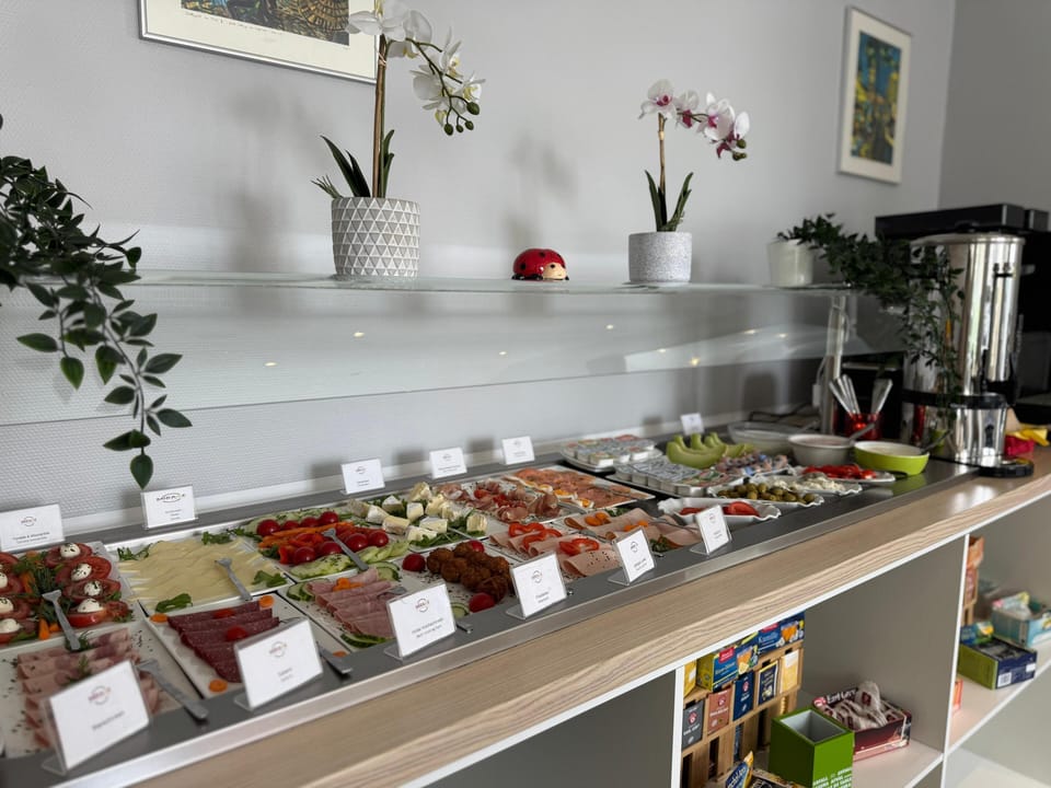 Daily buffet breakfast for a fee
