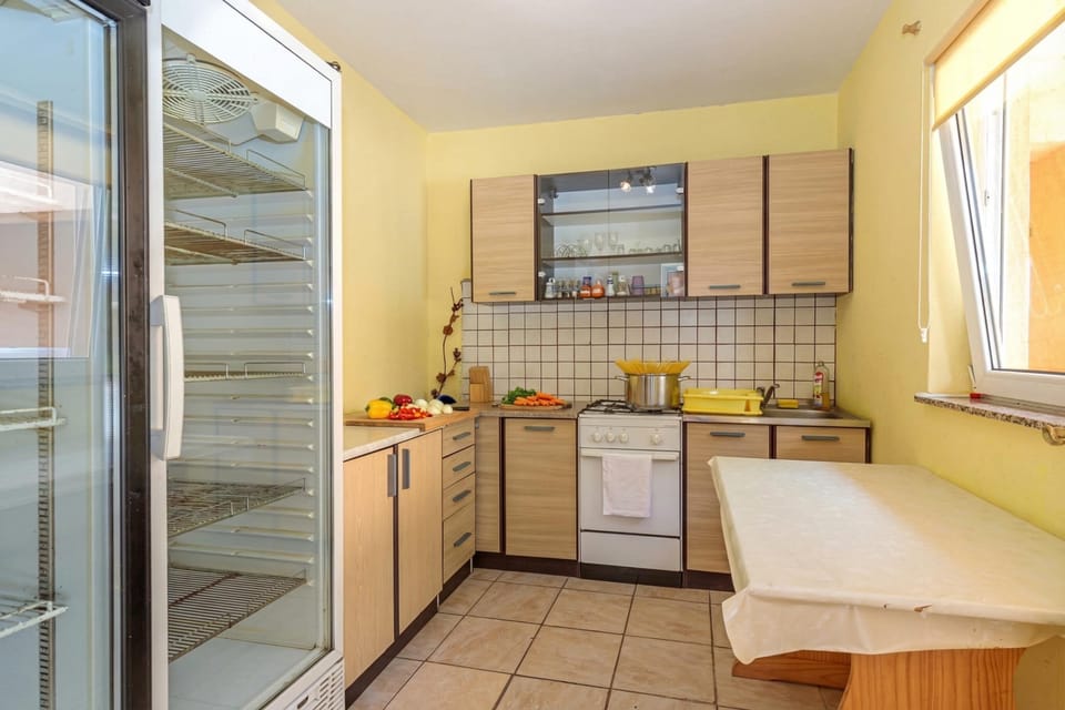 Family House, 5 Bedrooms, Balcony (Pool & Sauna Countryside Retreat) | Private kitchen | Dining table