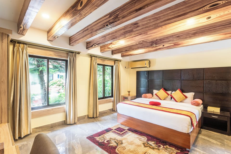 Executive Suite | Premium bedding, down comforters, pillowtop beds, in-room safe
