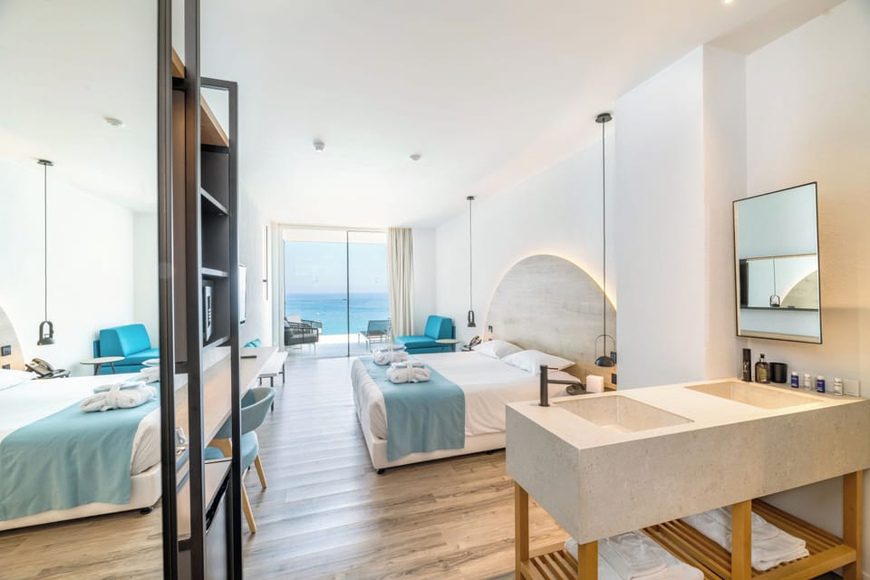 Deluxe Suite, Sea View (Front) | In-room safe, desk, iron/ironing board, free WiFi