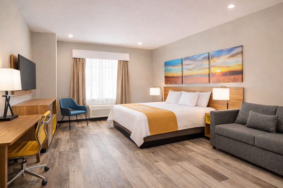 Room, 1 King Bed, Mobility Accessible, Non Smoking | Premium bedding, down comforters, pillowtop beds, individually furnished