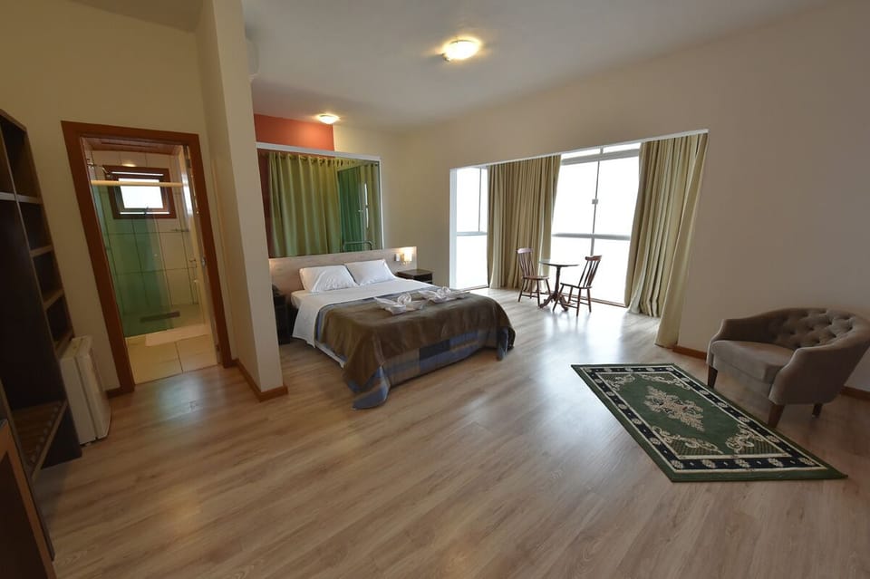 Suite | Minibar, desk, free WiFi, bed sheets