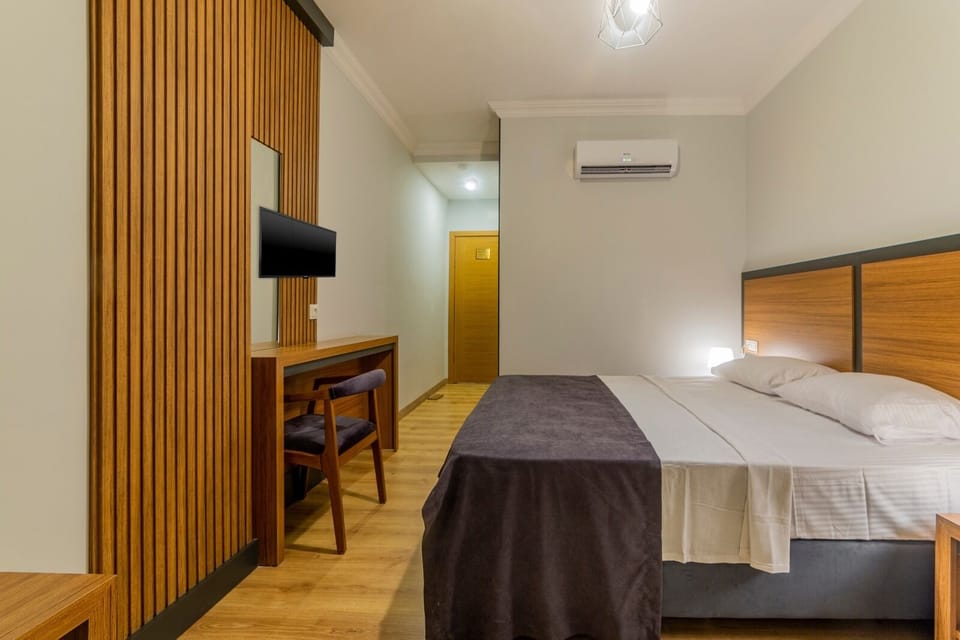 Standard Room | Premium bedding, minibar, in-room safe, desk