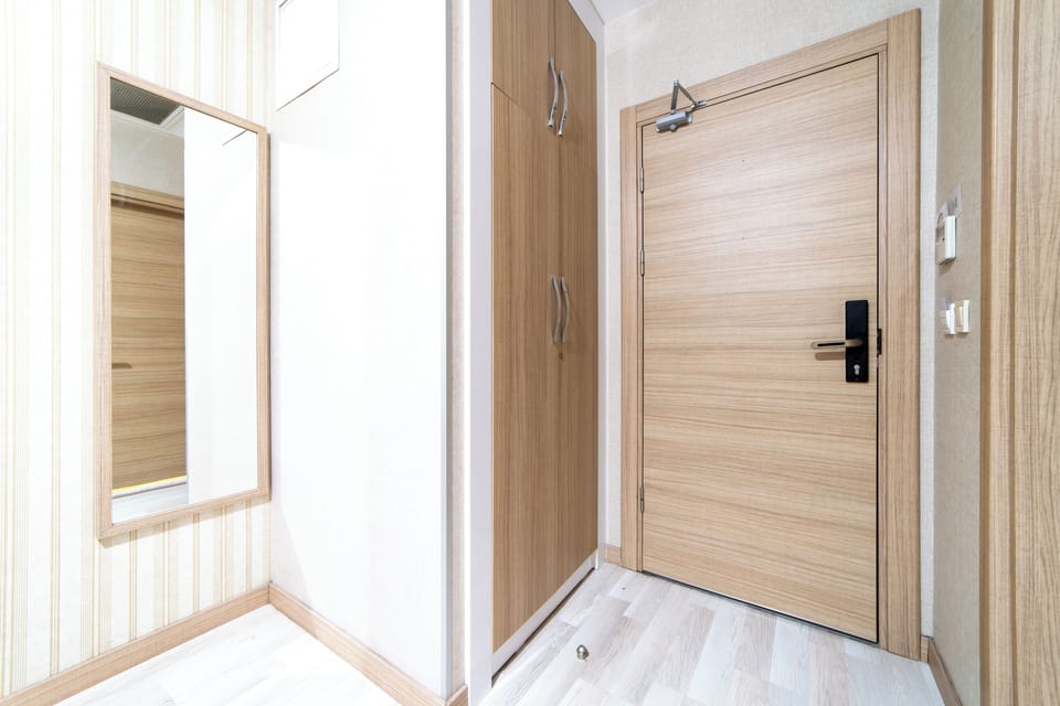 Junior Room | In-room safe, desk, laptop workspace, blackout drapes