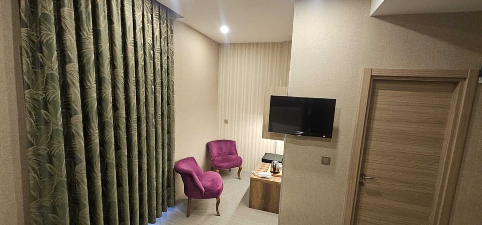 Standard Double Room | In-room safe, individually decorated, individually furnished, desk