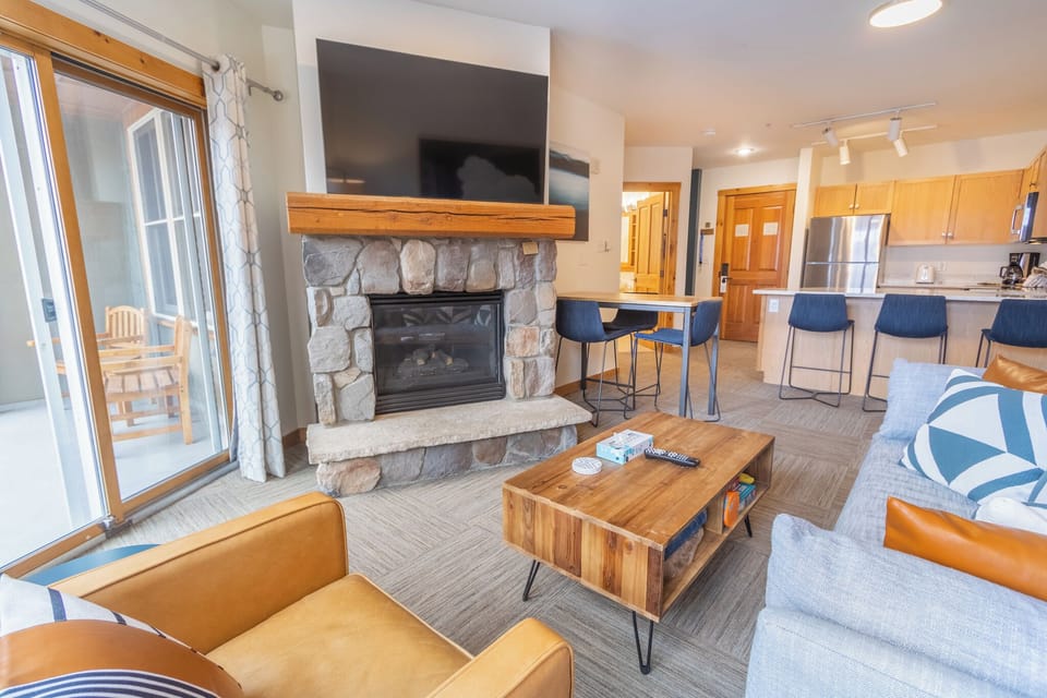 Condo (2 Bedrooms) | Front of property
