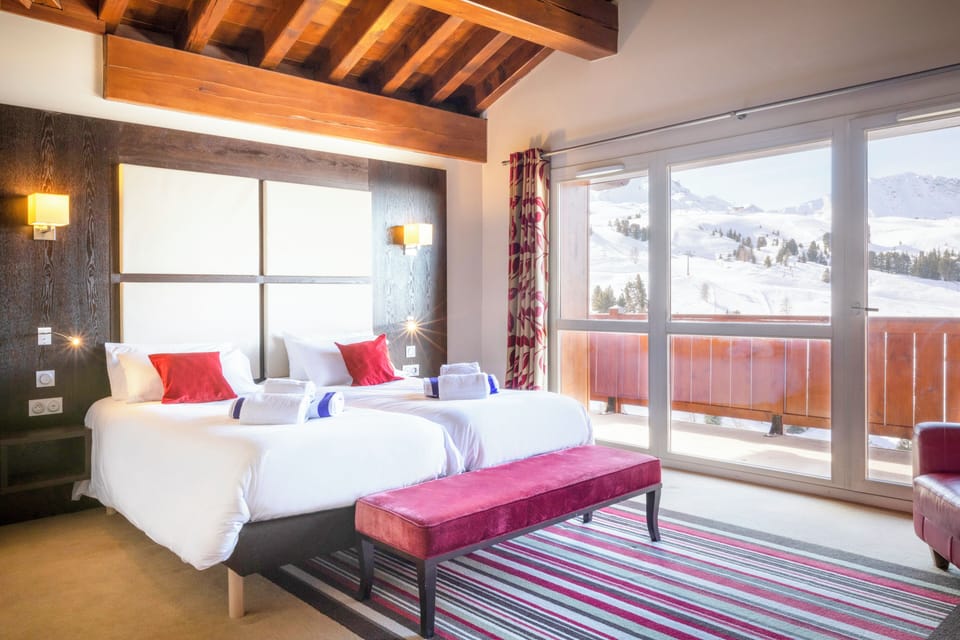 In-room safe, soundproofing, free WiFi, bed sheets