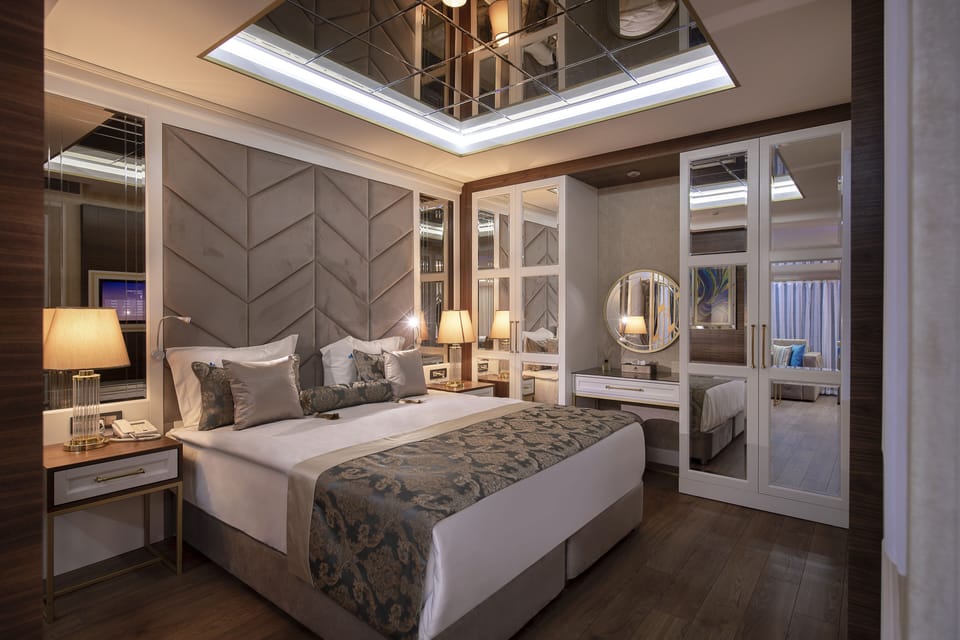 Junior Suite | 1 bedroom, minibar, in-room safe, soundproofing