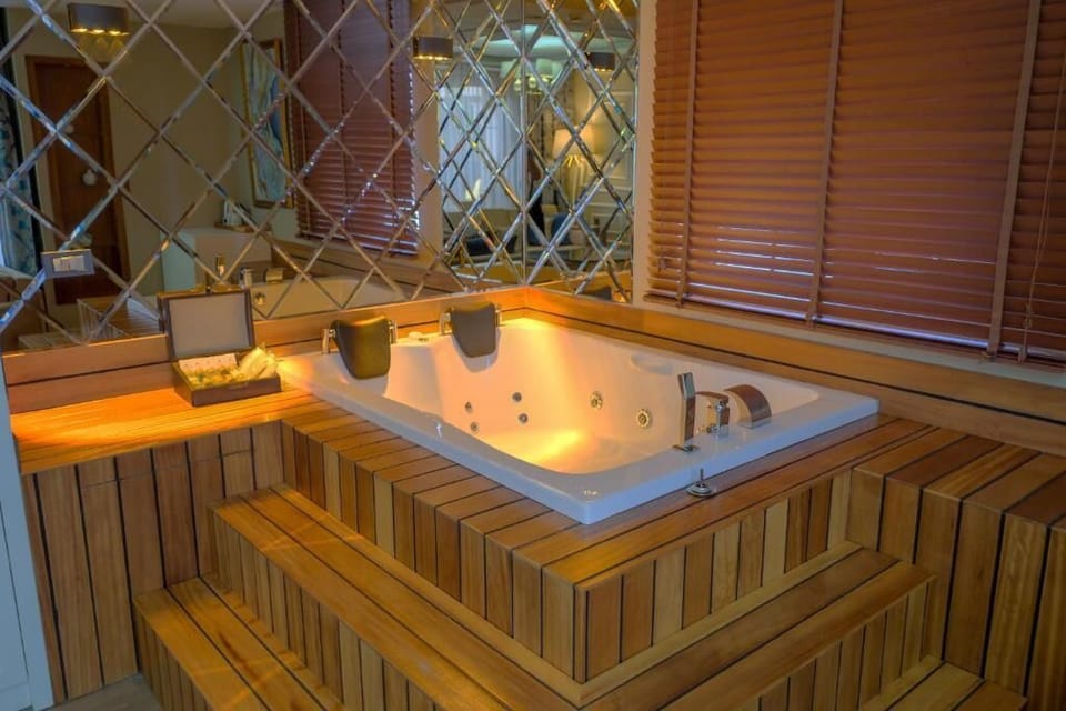 Luxury Suite | 1 bedroom, minibar, in-room safe, soundproofing
