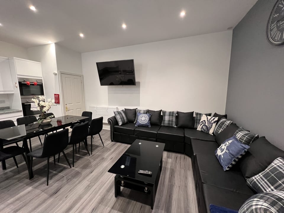Executive House, Ensuite, City View | Lounge
