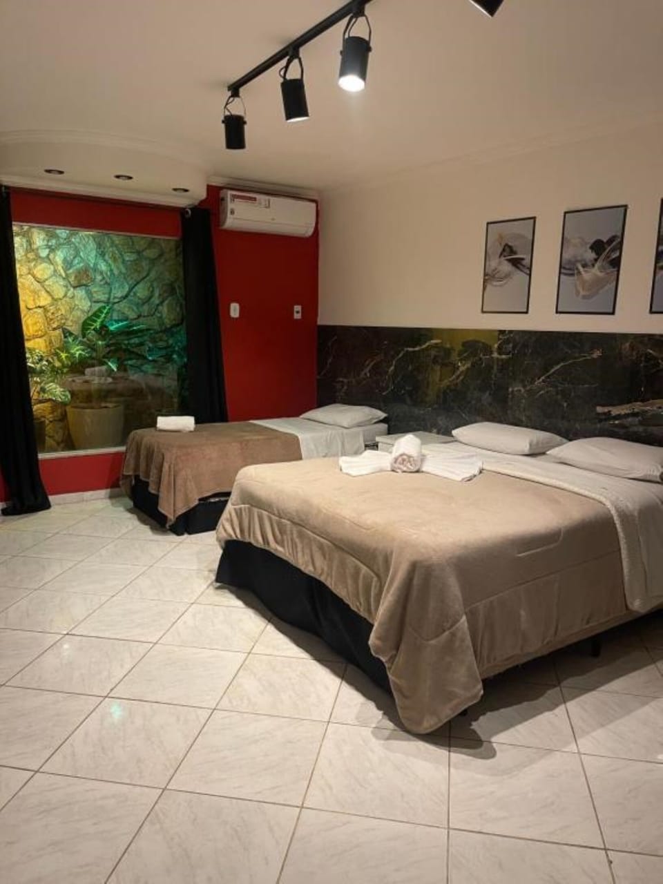 Grand Quadruple Room | Blackout drapes, free WiFi, bed sheets