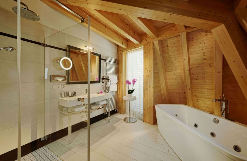 Whymper Suite | Bathroom | Combined shower/tub, deep soaking tub, designer toiletries, hair dryer