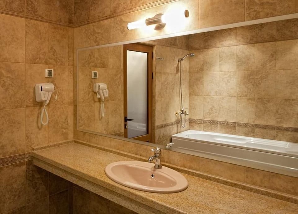 Deluxe Apartment, 1 Bedroom | Minibar, in-room safe, free WiFi, bed sheets