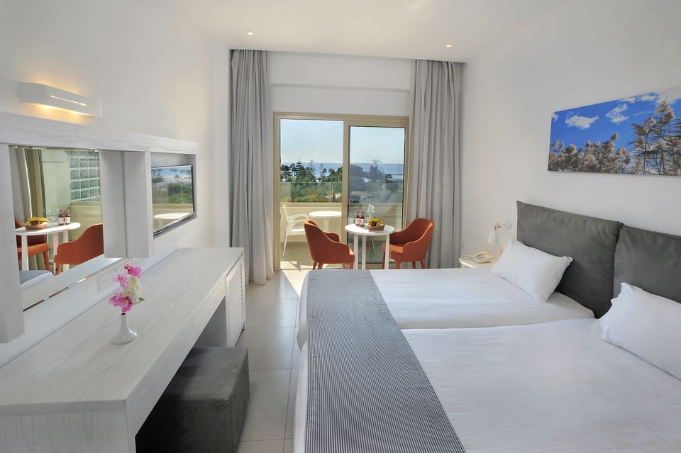 In-room safe, free WiFi, bed sheets