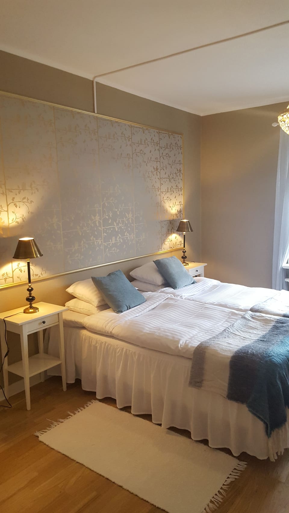 Junior Double Room, 1 Bedroom, Bathtub | Soundproofing, WiFi (free), individually decorated, bed sheets