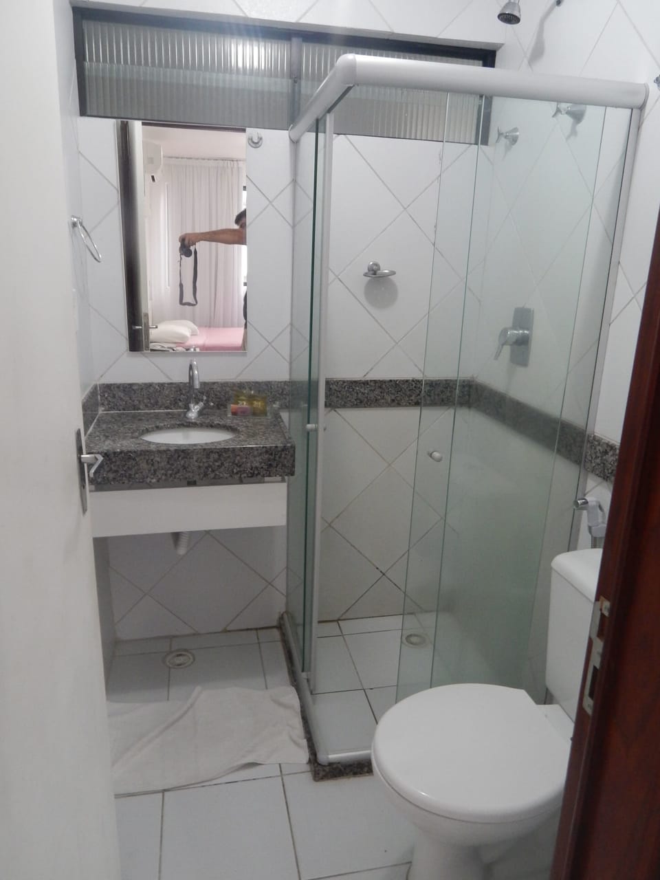 Standard Room | Bathroom | Shower, free toiletries, towels, soap