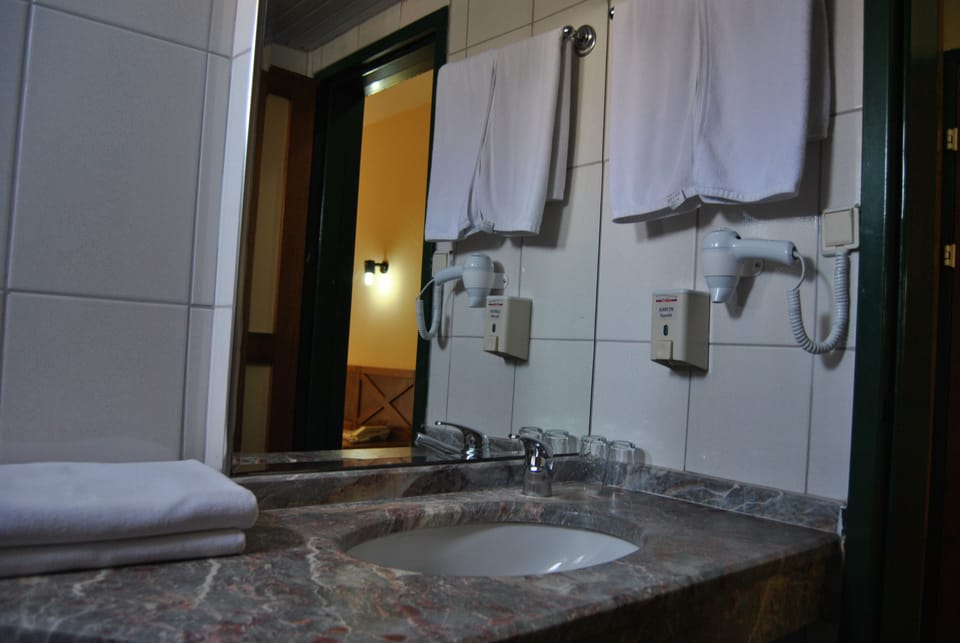 Standard Room | Bathroom sink