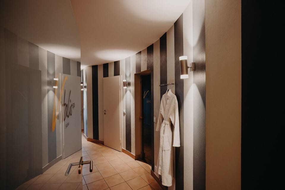 Sauna, body treatments, aromatherapy, hot stone massages, beach massages
