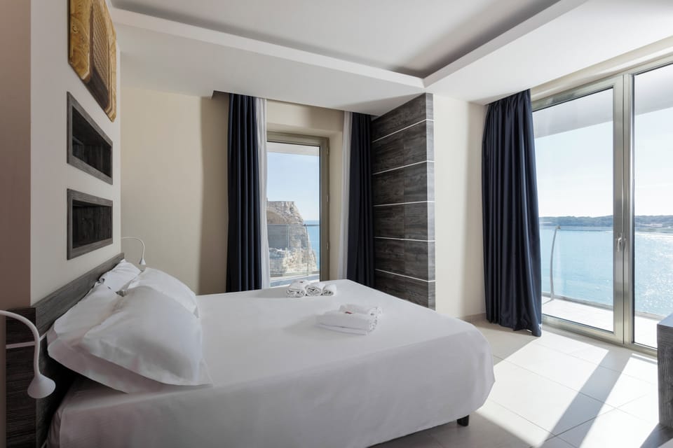 Deluxe Double Room, Sea View | Premium bedding, minibar, in-room safe, desk