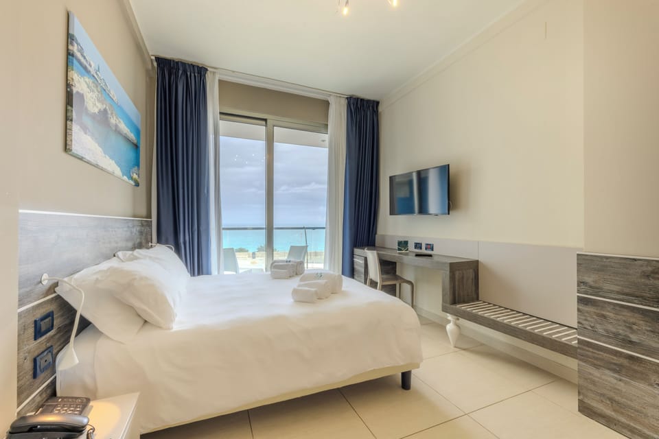 Superior Double Room, Balcony, Sea View | Premium bedding, minibar, in-room safe, desk