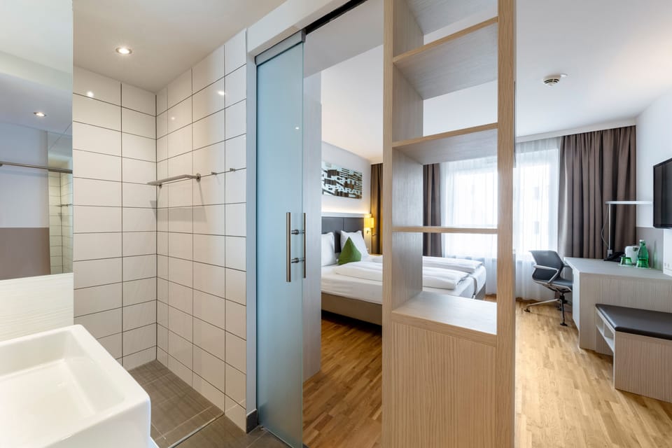 Superior Double Room, Garden View | Hypo-allergenic bedding, in-room safe, desk, laptop workspace