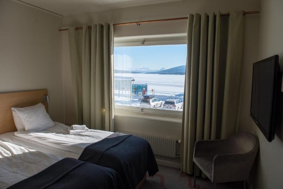 Standard Double Room | Lake view