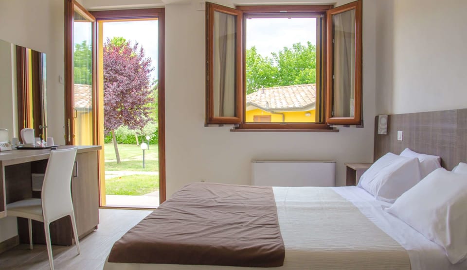 Standard Double Room | Down comforters, in-room safe, WiFi (free), bed sheets