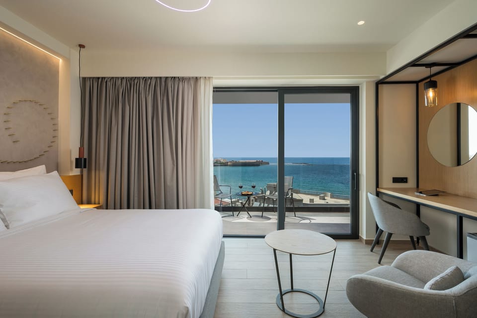 Deluxe Double Room | Hypo-allergenic bedding available, minibar (some free items)