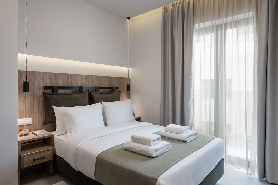 Comfort Single Room | Minibar, in-room safe, desk, blackout drapes