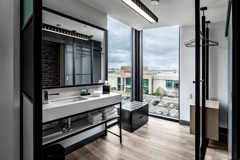 Shower, rainfall showerhead, free toiletries, hair dryer