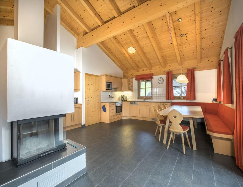 Chalet | Dining