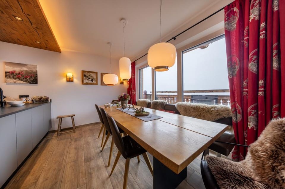 Chalet | Dining