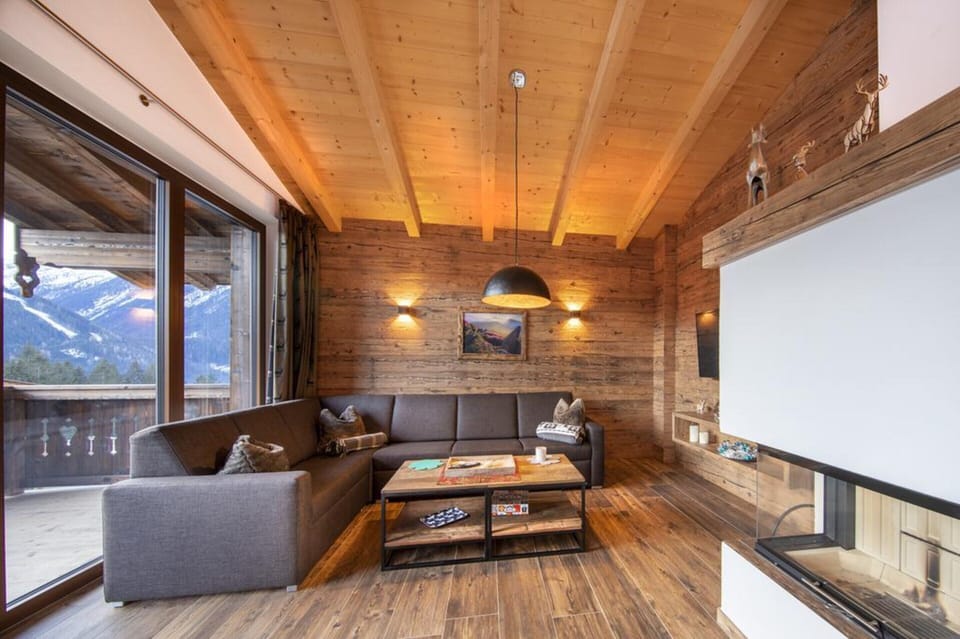 Chalet | Living area